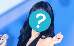 Nữ idol liên tục gặp sự cố khi đang biểu diễn