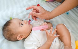 Không nên tự ý cho con uống men vi sinh bừa bãi, tác dụng thực sự chỉ có 2 loại này