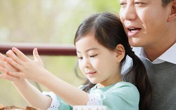 Cha mẹ sử dụng 10 cụm từ khi nói chuyện, con sẽ thay đổi không ngờ