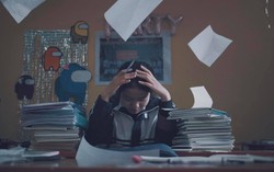 “Mình thi trượt, bố “thưởng” 3 cái tát”: Khi kỳ vọng của cha mẹ gây áp lực cho con