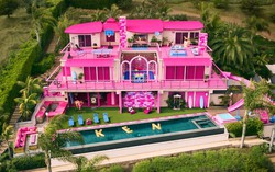 Nhà búp bê Barbie đời thực mở cửa cho du khách ở qua đêm