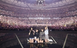 Hội mẹ bỉm háo hức mong dẫn con đi xem Blackpink, hồi hộp chờ dán nhãn độ tuổi