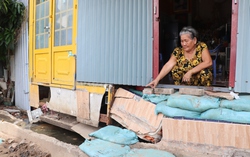 TPHCM: Di dời khẩn cấp 13 hộ dân sinh ven bờ kè Thanh Đa, vẫn còn người dân bám trụ mưu sinh