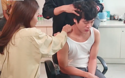 'Good Doctor' bản Việt: Khả Ngân chăm sóc khi Trần Phong bị sốt trên phim trường