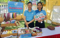 Sản phẩm thêu tay của cán bộ Hội trên trang bán hàng lớn nhất thế giới