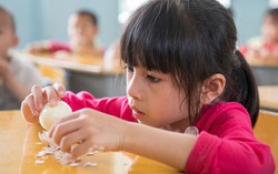 Đằng sau một đứa trẻ không vâng lời, thường có một bậc cha mẹ làm điều này
