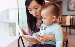 Trẻ chậm nói vì cha mẹ vô tư làm 3 điều này với con mình