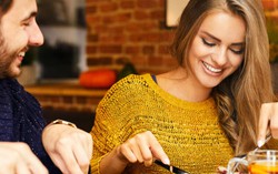 Được mời ăn, bạn cũ gọi toàn món đắt tiền: Cô gái có cách giải quyết 'cao tay' 