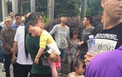 Cặp sinh đôi 3 tuổi bị bọn buôn người bắt cóc, người anh nói một câu khiến kẻ xấu bỏ chạy