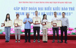 Vinh danh 5 kiều bào trẻ tham dự Trại hè Việt Nam năm 2023