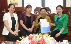 Lãnh đạo Hội LHPNVN thăm, tặng quà Mẹ Việt Nam anh hùng, gia đình chính sách của tỉnh Lào Cai