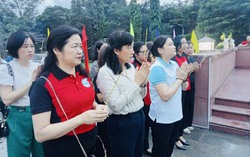 Lãnh đạo Hội LHPN Việt Nam dâng hương tại Nghĩa trang Hàng Dương