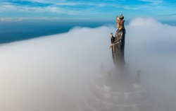 Núi Bà Đen đẹp mê mẩn trong mùa mây