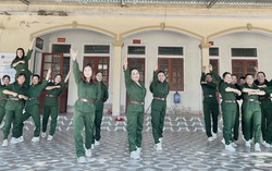 Háo hức trước giờ biểu diễn dân vũ tại Lễ giỗ 55 năm của 10 nữ Anh hùng liệt sỹ ở Ngã Ba Đồng Lộc 