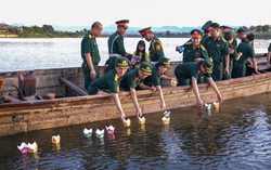 “Thời ấy, ai cũng muốn đánh giặc giữ làng, mẹ tôi cũng vậy thôi”