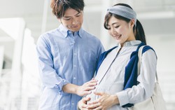Vợ chồng chênh lệch tuổi tác càng gần con số này thì IQ của con cái càng cao
