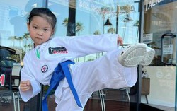 Ca sĩ Thanh Thảo khoe con gái lên đai xanh dương của môn võ Takewondo