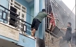 TPHCM: Người dân cắt lồng sắt, giải cứu cả gia đình thoát khỏi căn nhà cháy 