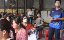 Phụ huynh xếp hàng từ 3h sáng nộp hồ sơ vào lớp 10  cho con: Sở GD&ĐT Hà Nội chỉ đạo "nóng"