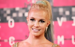 Britney Spears bị một vệ sĩ đánh vào mặt