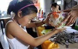Cách xử lý khôn ngoan khi con hỏi "Tại sao nhà mình không có nhiều tiền?"