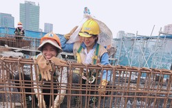 Nỗi gian truân của những nữ công nhân xây dựng