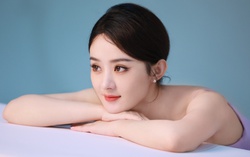 Triệu Lệ Dĩnh gây ấn tượng với nét đẹp dịu dàng