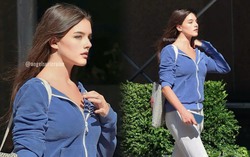 Suri Cruise khoe nhan sắc chuẩn bản sao của mẹ khi dạo phố