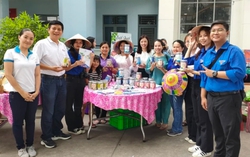 Sáng tạo muối ngâm chân thảo dược từ bài thuốc Đông y gia truyền