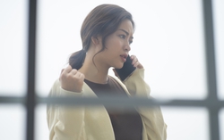Nửa đêm con sốt, tôi gọi điện cho chồng thì nghe giọng cô giúp việc