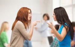 Bạn bè xa cách vì những lời kém duyên