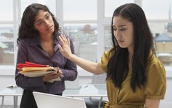 Khổ vì chiêu trò của chị đồng nghiệp