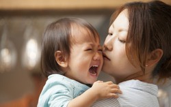 Cha mẹ chăm con theo kiểu này tưởng là tốt nhưng lại gây hại cho bé