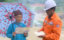 Điện lực miền Bắc tích cực tuyên truyền bảo vệ hành lang lưới điện mùa mưa bão