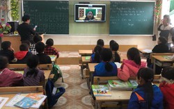 Thiếu giáo viên tiếng Anh, 2.600 học sinh Mèo Vạc học trực tuyến từ Hà Nội