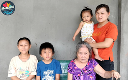 Góa phụ chật vật trên rừng cao su để nuôi đàn con khôn lớn