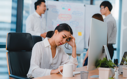 Người trẻ "chán cái cũ, sợ cái mới”