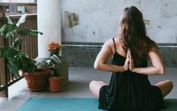 3 bài tập yoga giúp cải thiện và nâng cao sức khỏe ngày mưa gió