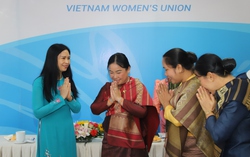 Chủ tịch Hội LHPN Thủ đô Viêng Chăn (Lào) chào xã giao Trung ương Hội LHPN Việt Nam