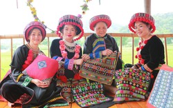 Trao quyền cho phụ nữ dân tộc thiểu số từ sản phẩm gắn với văn hóa vùng miền