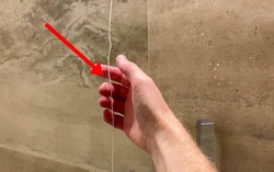 Bí mật về những sợi dây trong phòng tắm khách sạn