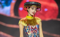 Áo dài cách điệu gây bất ngờ với khán giả