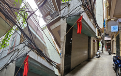 Cận cảnh công trình nhiều vi phạm khác của chủ chung cư mini bị cháy: "Chuồng cọp" kín bưng, nằm sâu trong ngõ nhỏ