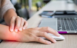 6 bài tập cổ tay dành cho những người dùng máy tính thường xuyên