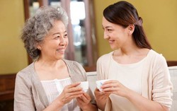 Thấy mẹ chi tiêu lãng phí, chị dâu "tương kế tựu kế" giữ sổ lương của bà