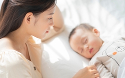 Cháu vừa bị đau mắt đỏ, bố chồng đã lạnh lùng đuổi cả nhà về ngoại
