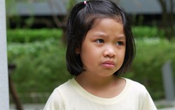 Mẹ đưa con gái đi khám vì nghĩ có vấn đề tâm lý, "toa thuốc" chuyên gia kê khiến mẹ hối hận 