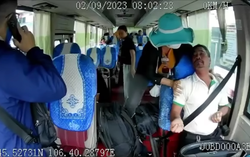 Khoảnh khắc tài xế đột quỵ trên chuyến xe về Bình Thuận, hành khách gọi cấp cứu