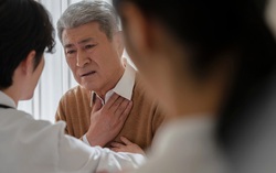 Bố không nuôi con trai từ nhỏ nhưng khi bị tai biến thì bắt con cái đón về chăm sóc