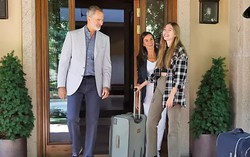 Nhà vua và Vương hậu Tây Ban Nha tiễn công chúa Sofia đi học trường nội trú xứ Wales